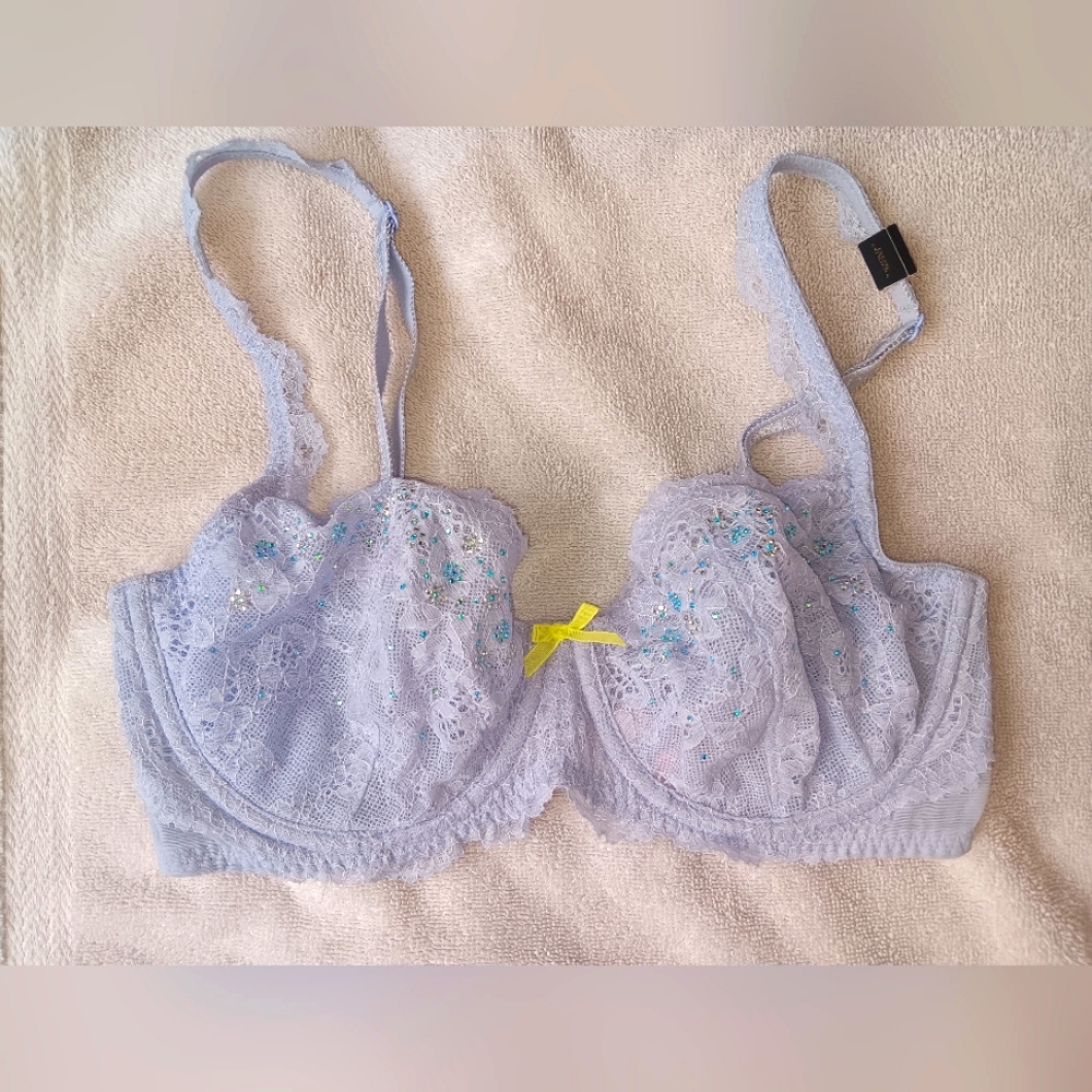 Victoria's Secret Dream Angels Floral Lace Unlined Demi Bra. 32DD.  NWT!